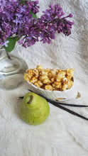 Load image into Gallery viewer, Vanilla Pear Popcorn
